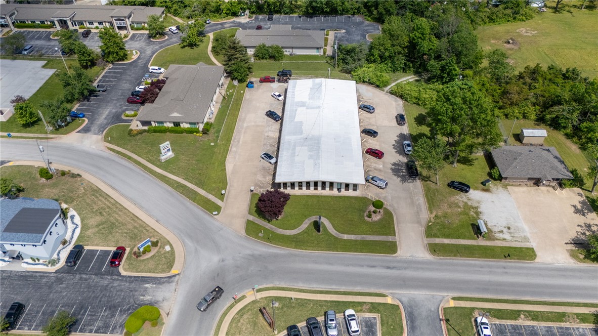 Universal Plaza - Commercial Lease