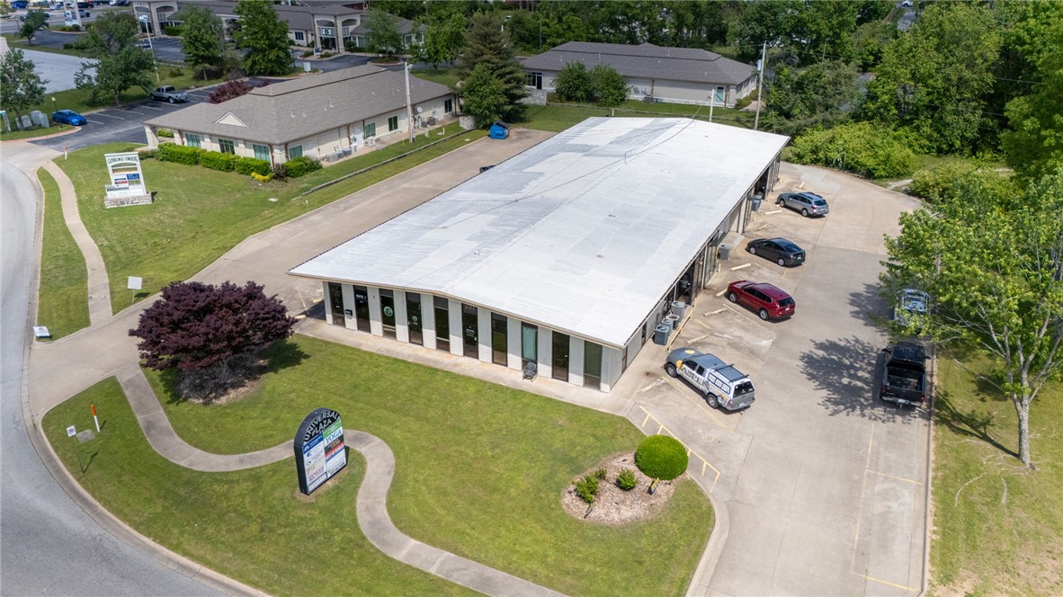 Universal Plaza - Commercial Lease