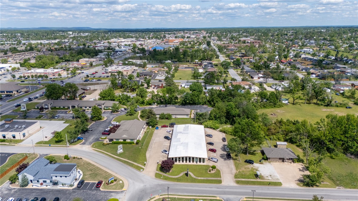 Universal Plaza - Commercial Lease