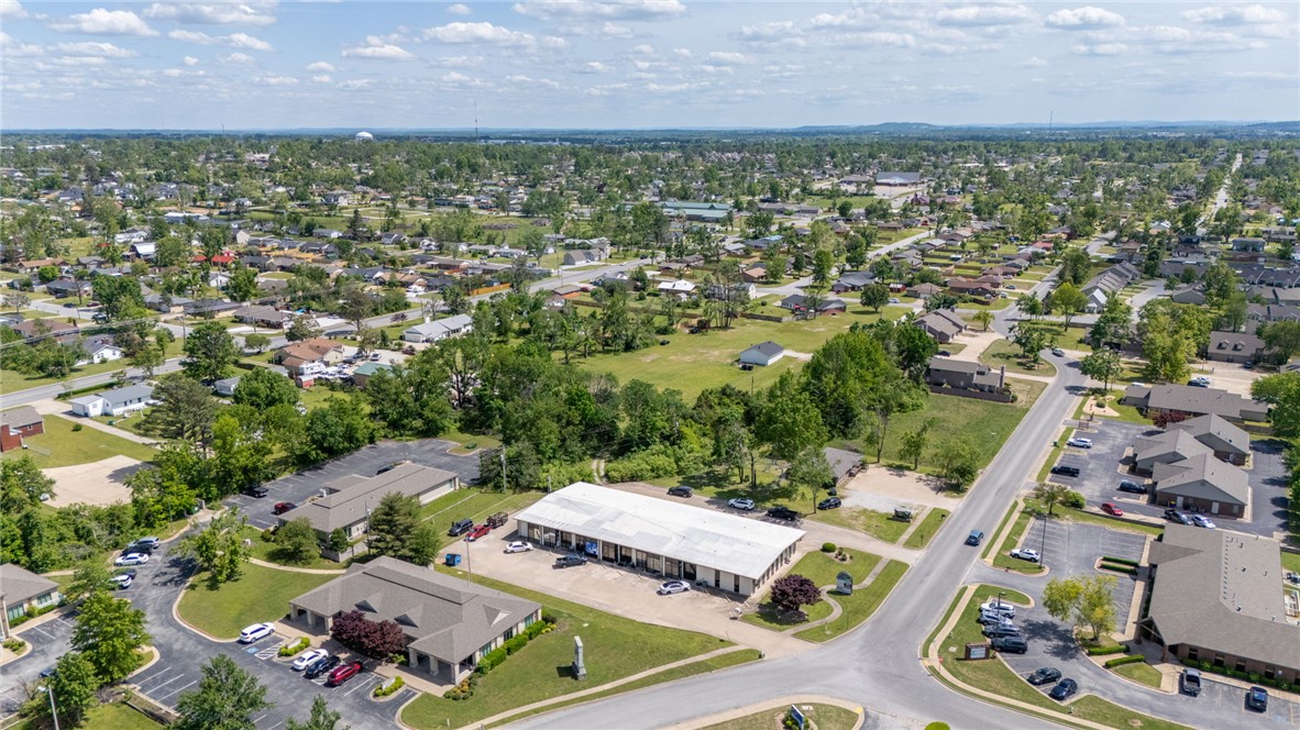 Universal Plaza - Commercial Lease