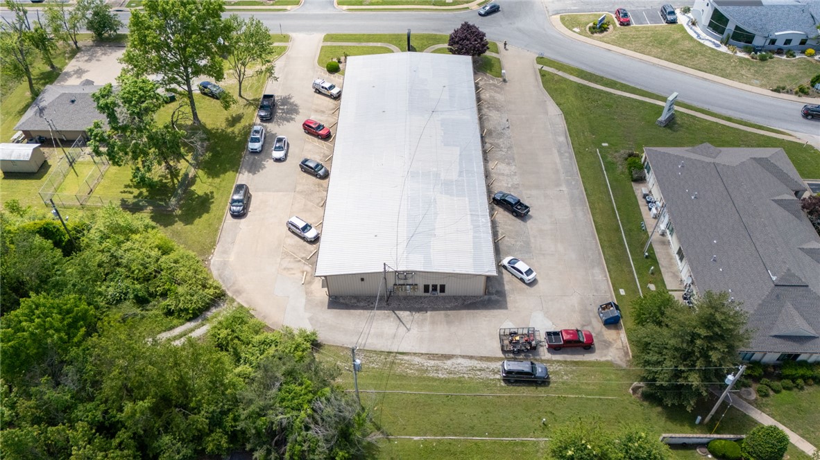 Universal Plaza - Commercial Lease