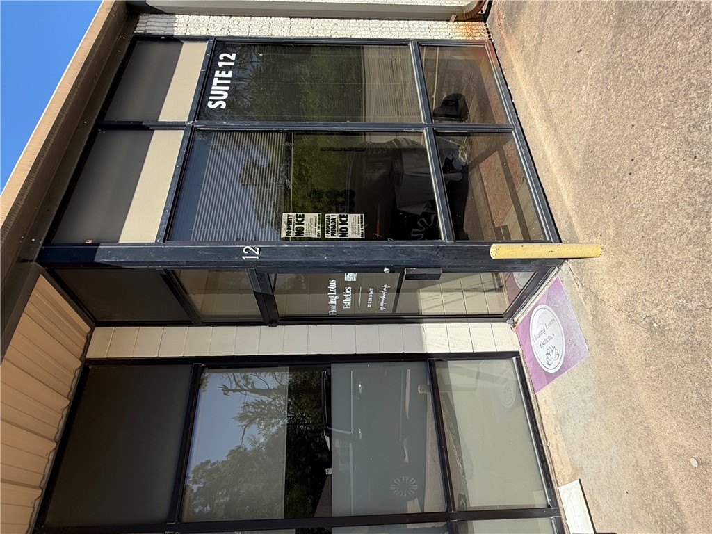 Universal Plaza - Commercial Lease