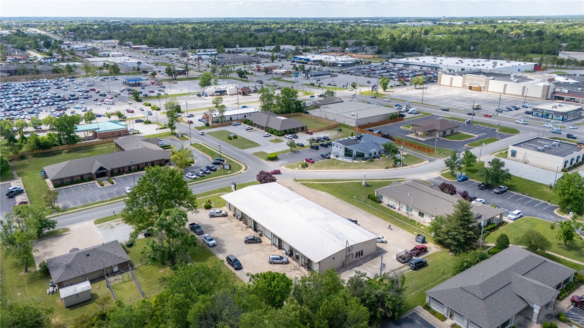 Universal Plaza - Commercial Lease