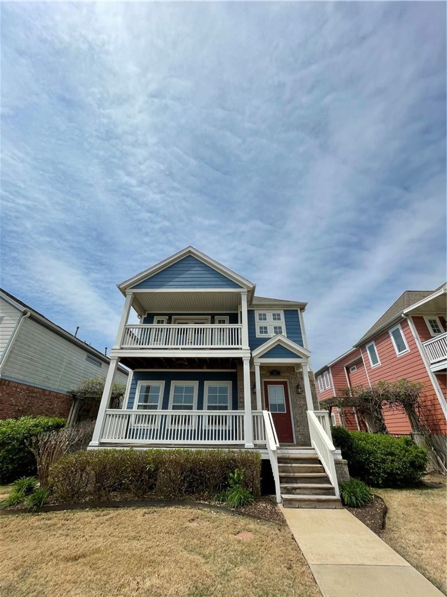 Nice row homes conveniently located to everything. 3 bedroom, 2.5 bath, open floor plan with urban design. Great setup with all wood flooring downstairs, granite in kitchen, newer carpet upstairs, Jacuzzi tub in master with separate shower.