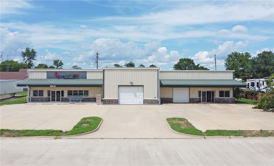 Site overview.
Available: 5,110 SF.
Asking rent: $12.00 PSF | NNN.
Grade level door: 1

Min wall height: 13' 10".
Max peak height: 19' 8".
Parking spaces: 11.
Site highlights.
Located just two miles from Interstate 49 and directly off Dixieland Road. This 5,110 SF flex space is available for lease at $12.00 PSF NNN. The property features 2,360 SF of office space, including multiple private offices, a breakroom, lobby/reception area, and two restrooms, along with one grade-level door for convenient access. The site also includes 11 dedicated parking spaces.