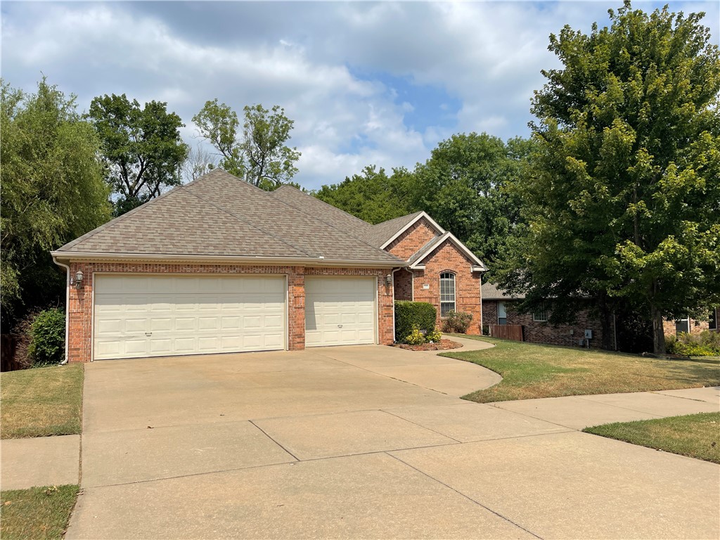 Beautififul home in Clabber Creek Subdivision. Features include 3 Bedroom, 2.5 baths, 2 Car garage,
Formal Dining, Office, Eat in Kitchen, Rear Deck, 800 Square Feet of Storage Underneath the home with
John Deer Garage with back yard access.