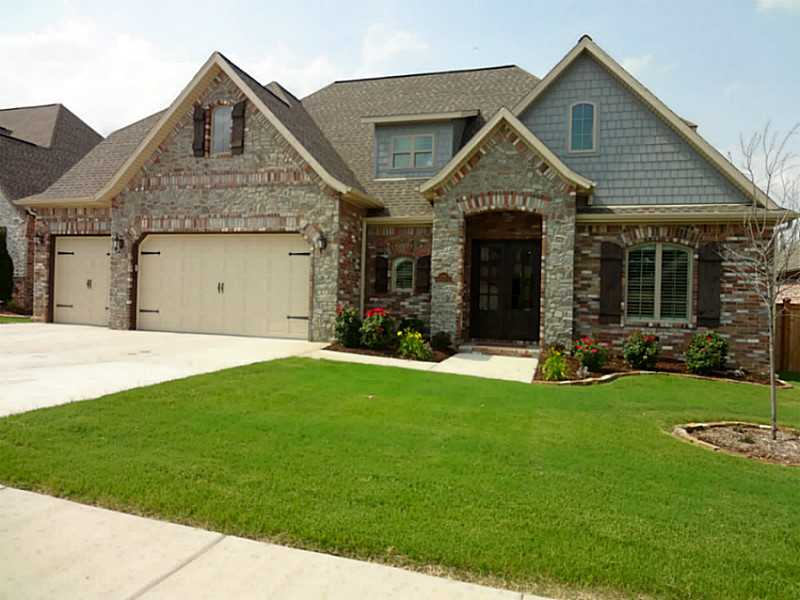 Wonderful one owner home in desired Creekwood Sub! 4 BR/ 3.5 BA/ 3 car garage! Awesome covered back deck! Two sets of french doors from living room to back deck for extended entertaining area! Gourmet kitchen w granite, double oven, 5 burner gas cooktop,eating nook, & formal dining! Vibrant master w endless 21x7 w/i closet w his & hers dressers built it! Tile w/i shower w double shower heads! Separate vanities, jetted tub, Feels like a Spa! Upstairs w large bedrooms, bonus & 2 full baths! Nice flat yard!