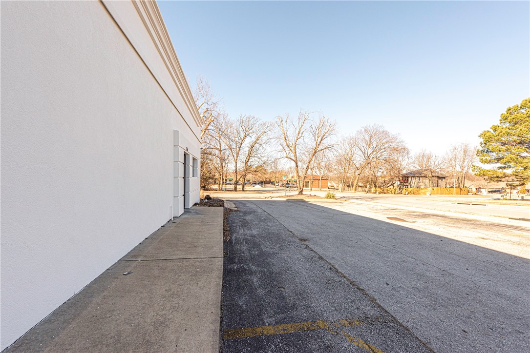 Fayetteville Outlots - Commercial Lease