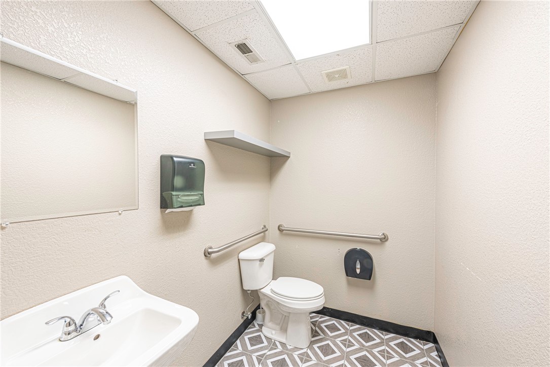 Fayetteville Outlots - Commercial Lease
