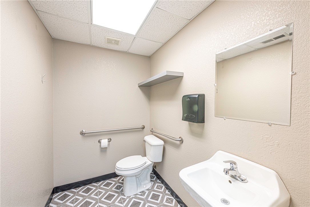 Fayetteville Outlots - Commercial Lease