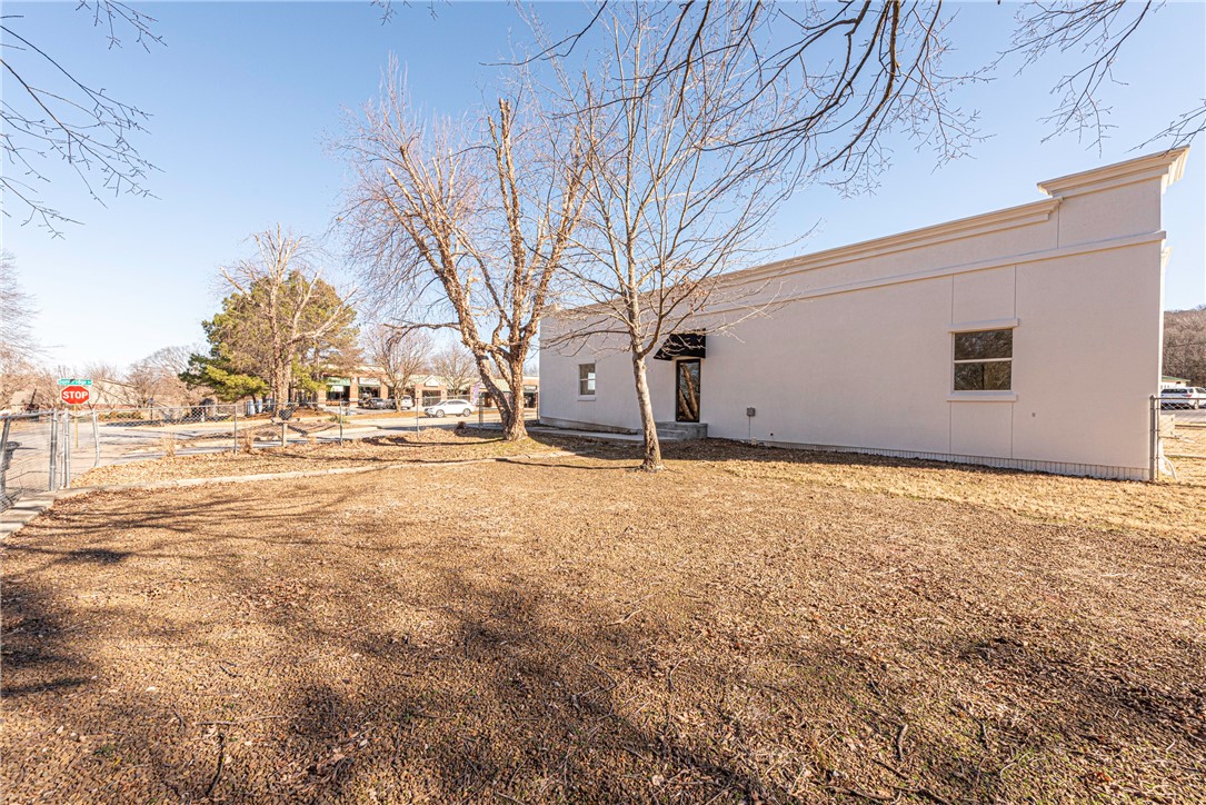 Fayetteville Outlots - Commercial Lease