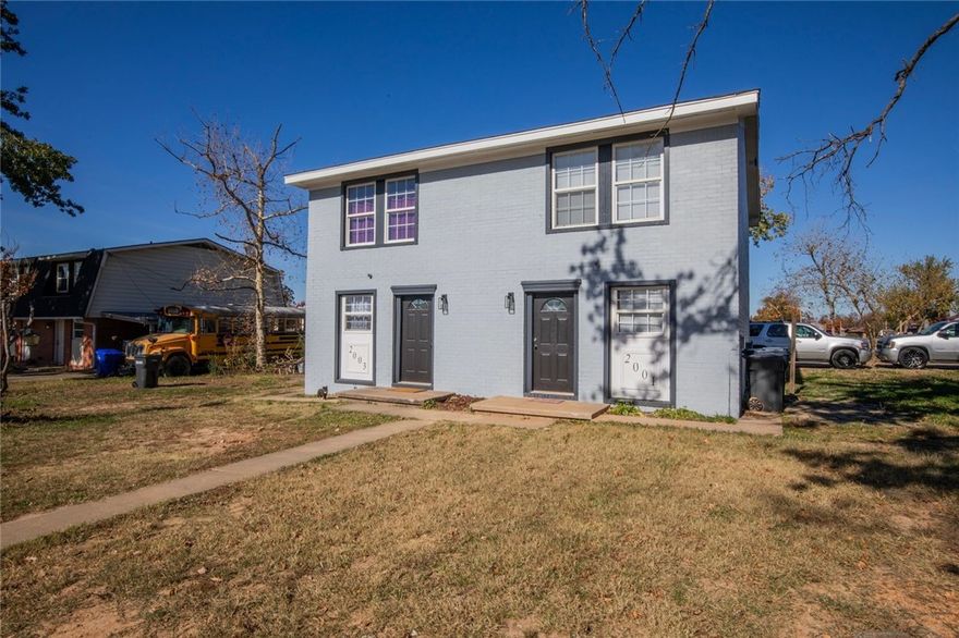 Great investment opportunity in the heart of Rogers!! These townhome style units have 2bd, 1.5 baths and sit on a huge corner lot. One side has been renovated. Other side in good condition. New roof.