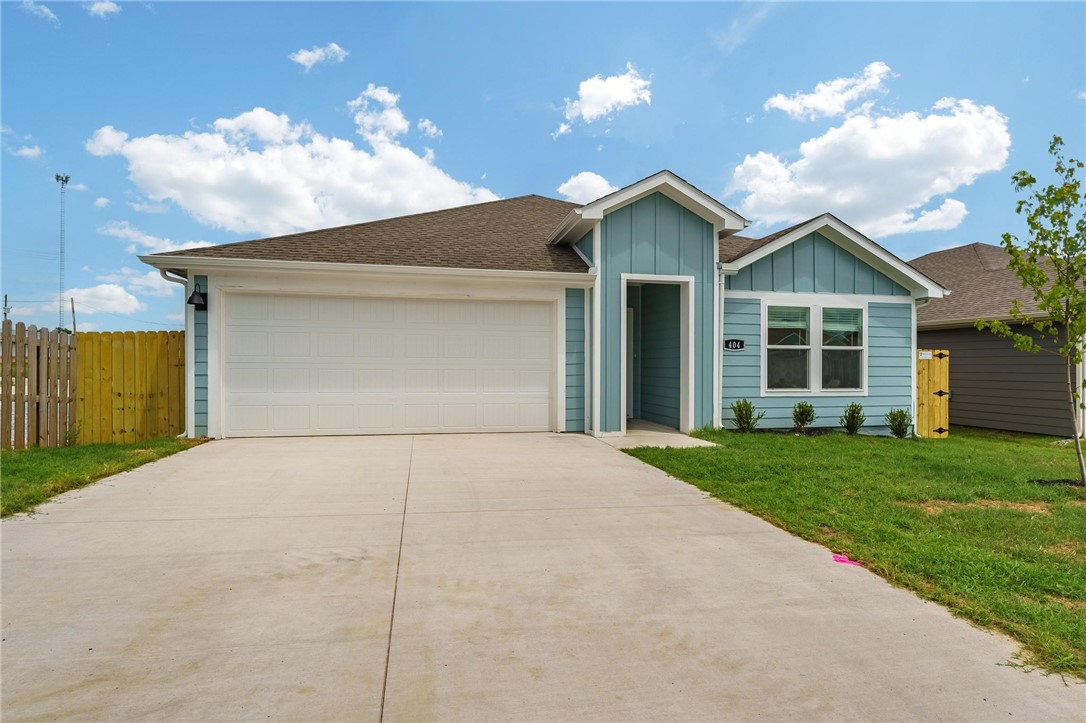For Rent in Applewood Estates ā Highfill, AR
Step into this beautiful, brand-new 4 bedroom, 2 bathroom ranch-style home offering 1,788 square feet of modern comfort. With luxury vinyl plank flooring in every room, LED lighting throughout, and a bright open layout, this home checks all the boxes. The kitchen features granite countertops, stainless steel appliances, and plenty of space to cook and entertain. Enjoy the fenced backyardāgreat for relaxing evenings or weekend gatheringsāand a spacious 2-car garage for added convenience. Located just minutes from the NWA Regional Airport, with easy access to local shopping, dining, and everything Northwest Arkansas has to offer. Perfect for families, students, or anyone looking for a fresh start in a quiet, growing community. Available now for $1,925/monthāschedule your tour before itās gone!