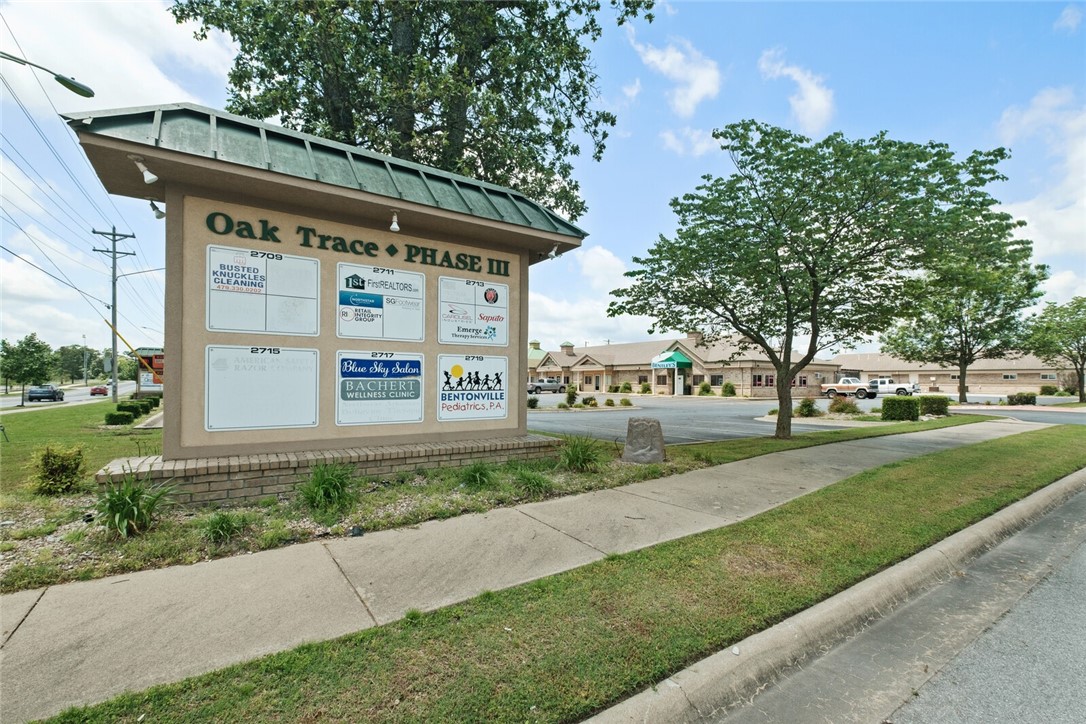 Oak Trace - Commercial Lease