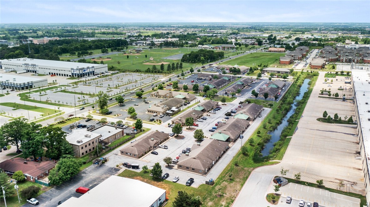 Oak Trace - Commercial Lease