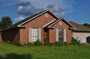 This home is close to Russellville High School, shopping, and Hickey Park. New roof in 2016 and new carpet this week!It has a Vivint security system and a Ring doorbell. Tray ceilings in the living room and master bedroom & built-ins in the master closet.