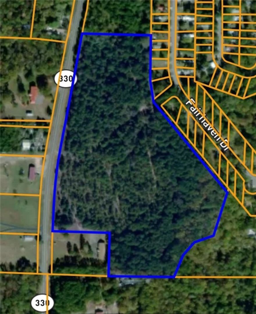This 27.46 (+/-) acres is perfect for someone who wants to build their new home by Greers Ferry Lake in Fairfield Bay of Van Buren County. It is 4 minutes from Fairfield Bay public boat launch!! It is a hidden gem that anyone would want to escape to! Manufactured homes allowed but no tiny or mobile homes. Water and electric at the road. Call or text today for more info!
