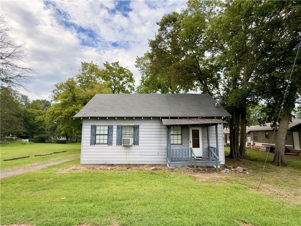 Just blocks from the Dover School District, this versatile 2-bedroom home (or 1-bedroom with flex space) offers charm and potential. The open-concept living and kitchen area creates a welcoming flow, while the covered front porch and screened-in back porch provide plenty space to relax and enjoy the outdoors. With a little TLC, this property could shine as a wonderful starter home or a smart investment opportunity.