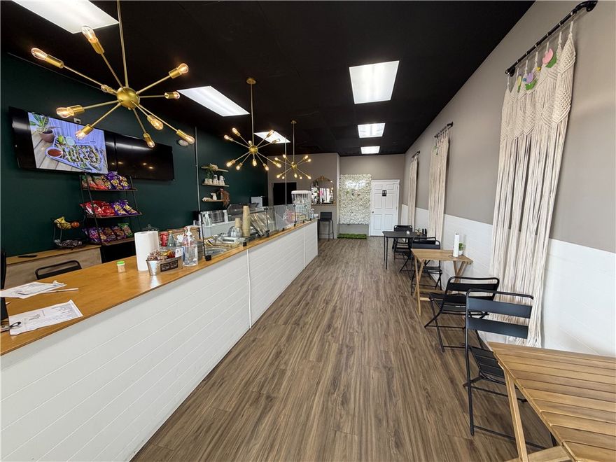 1,024sf suite in Signature Square, built out as a restaurant. This space features a dining area, one bathroom, and a kitchen space. Excellent exposure on Old Missouri (Hwy 265) with 23,000+ vehicles per day, a large pole sign, and caddy cornered to Springdale Municipal​​‌​​​​‌​‌​​​‌‌​​​‌‌‌​​‌​​‌‌​​​​ Airport.