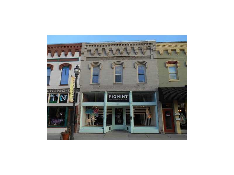 Invest in Downtown Rogers! Charming, refurbished storefront in the heart of Downtown. Many attractive features including tall ceilings up & down;pine, maple & ceramic floors;,corrugated metal highlights; stylish light & bathroom fixtures; stainless steel kitchen appliances & much, much more. Sublease available for Downstairs Retail for $1,500/mo and Upstairs Apt. for $900/mo. Downtown Rogers looks great and is on the go!