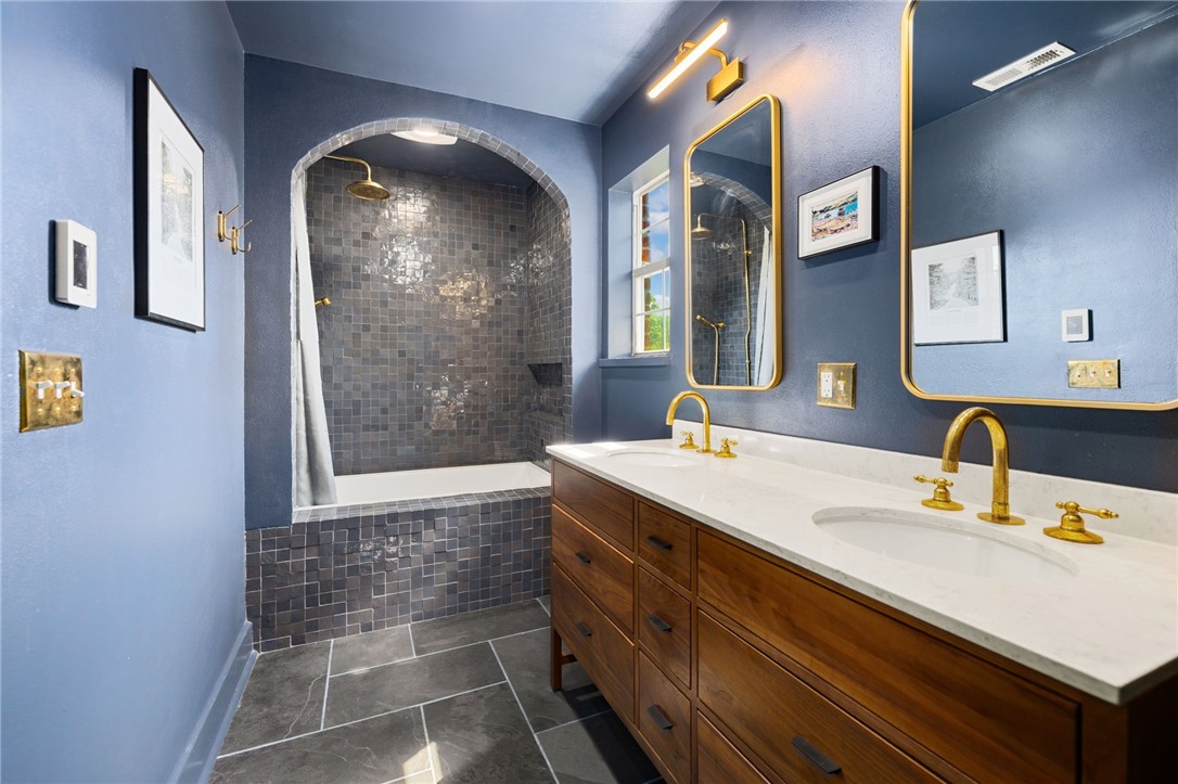 El Contento Acres Bentonville - Residential