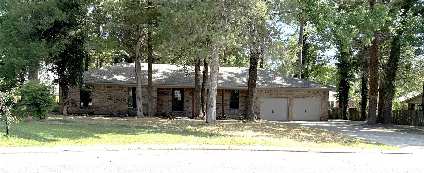 Your Next Dream Home Awaits in a Peaceful, Tree-Lined Neighborhood! Step inside this stunning 3-bedroom, 2-bath home that feels brand new after a complete remodel. Nestled in a quiet cul-de-sac with only three other homes, youāll love the privacy and the charm of this walkable neighborhood surrounded by beautiful mature trees.
Inside, youāll find a spacious 1,808 sq ft open-concept layoutāideal for gatherings with family and friends. The kitchen, dining, and living areas flow seamlessly together, with a cozy breakfast nook that adds extra charm. Enjoy new kitchen cabinets, appliances, a farmhouse sink, and elegant Corian countertops.
Upgrades include new plumbing and light fixtures, HVAC, a 30-year architectural roof, new, floors, updated exterior paint, and fresh landscaping. Thereās also ample space for your RV or extra vehicles.
This move-in-ready gem offers the perfect blend of modern updates, peaceful surroundings, and a beautiful neighborhood to enjoy on evening walks. Call Today!
