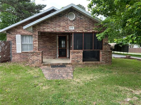 Photo of 2735 E Wyman Road, Fayetteville, AR 72701 (MLS # 1343779)