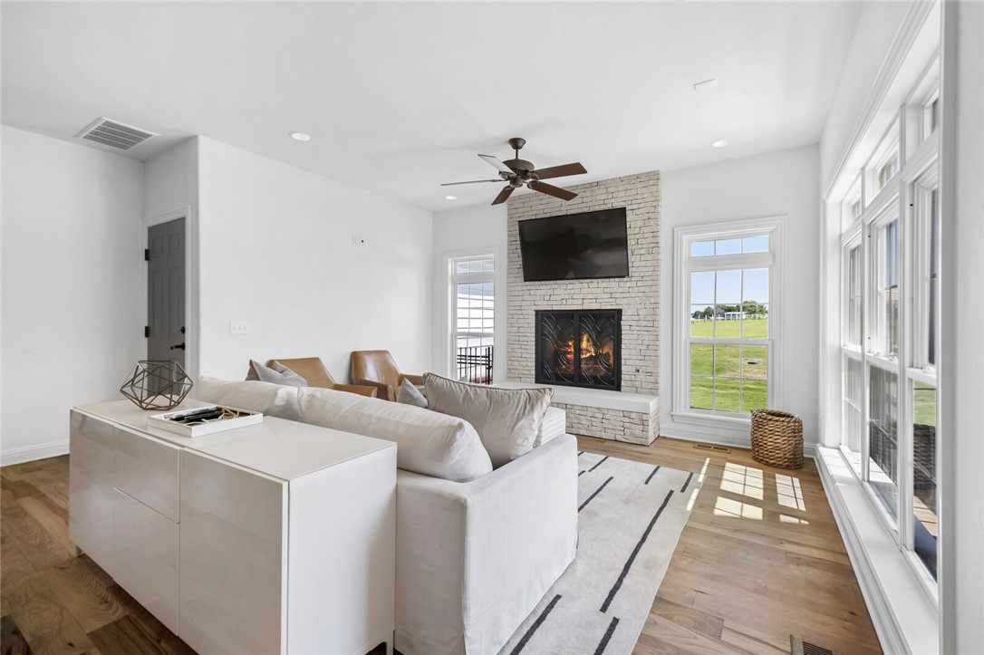 22-19-32-RURAL - Residential