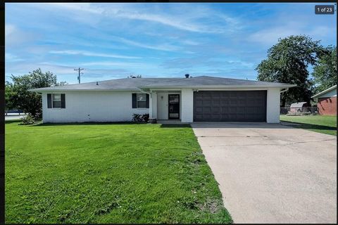 Photo of 2406 16th Street, Bentonville, AR 72712 (MLS # 1340581)