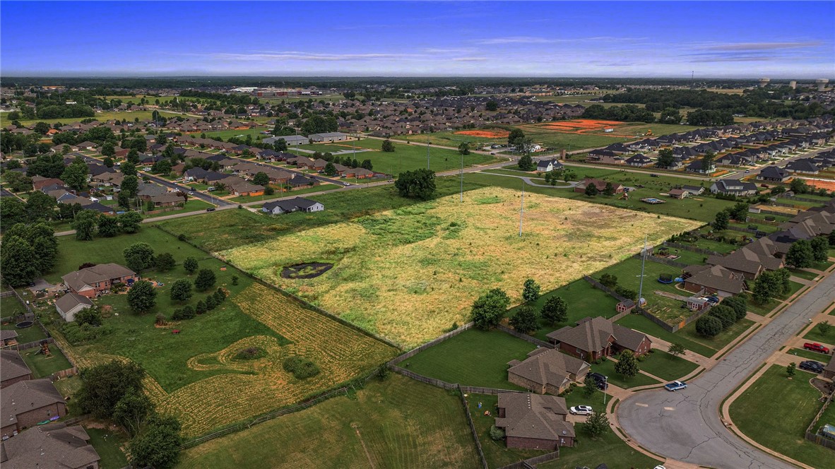 Great development opportunity with 50' of road access to N Main St. located in one of Northwest Arkansas’ fastest-growing cities, just five miles from Downtown Bentonville, this location provides access to a thriving economic hub while offering a more approachable, community-focused environment. Only a mile from Bentonville West High School and some of the best neighborhoods in all of NWA, this is the perfect location to build for the future.