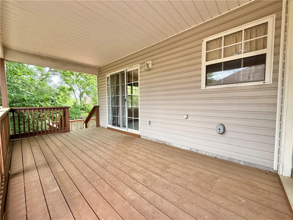 Bentonville, Arkansas 72712, United States, 3 Bedrooms Bedrooms, ,2 BathroomsBathrooms,Residential,Pending,132309