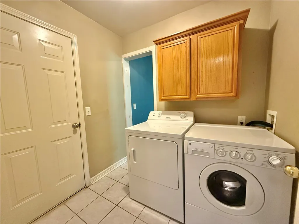 Bentonville, Arkansas 72712, United States, 3 Bedrooms Bedrooms, ,2 BathroomsBathrooms,Residential,Pending,132309