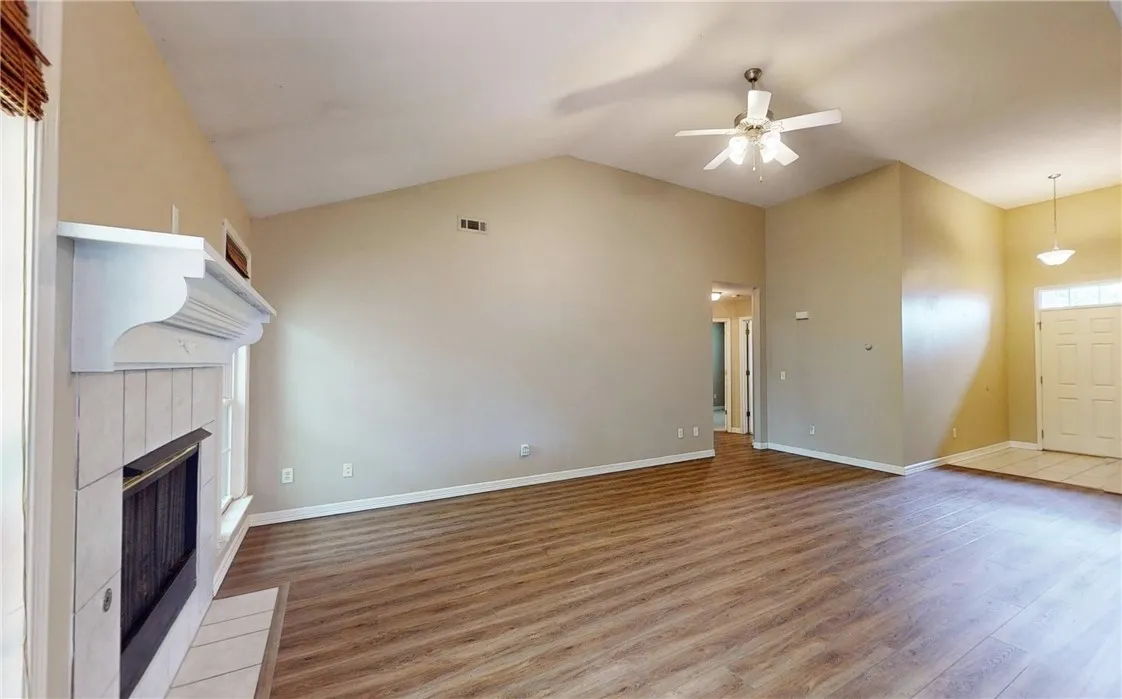 Bentonville, Arkansas 72712, United States, 3 Bedrooms Bedrooms, ,2 BathroomsBathrooms,Residential,Pending,132309