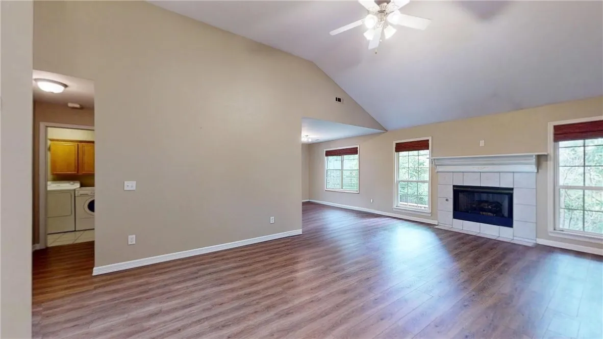 Bentonville, Arkansas 72712, United States, 3 Bedrooms Bedrooms, ,2 BathroomsBathrooms,Residential,Pending,132309