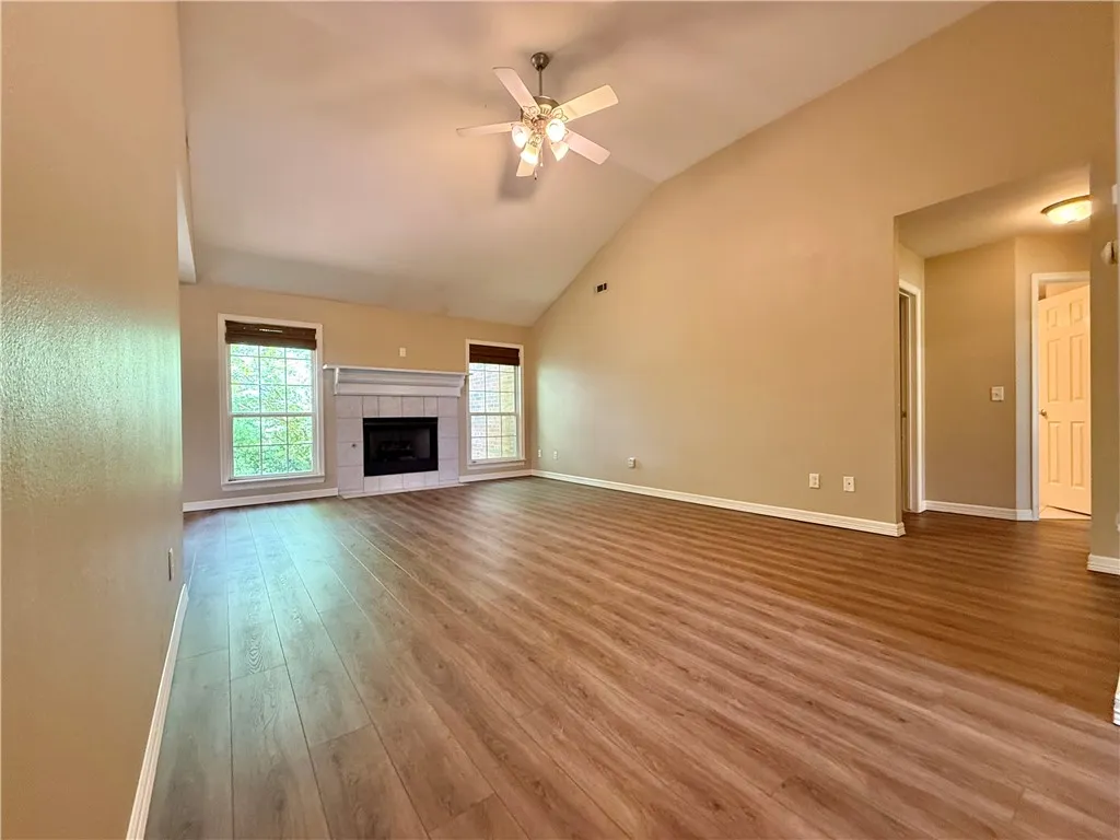 Bentonville, Arkansas 72712, United States, 3 Bedrooms Bedrooms, ,2 BathroomsBathrooms,Residential,Pending,132309