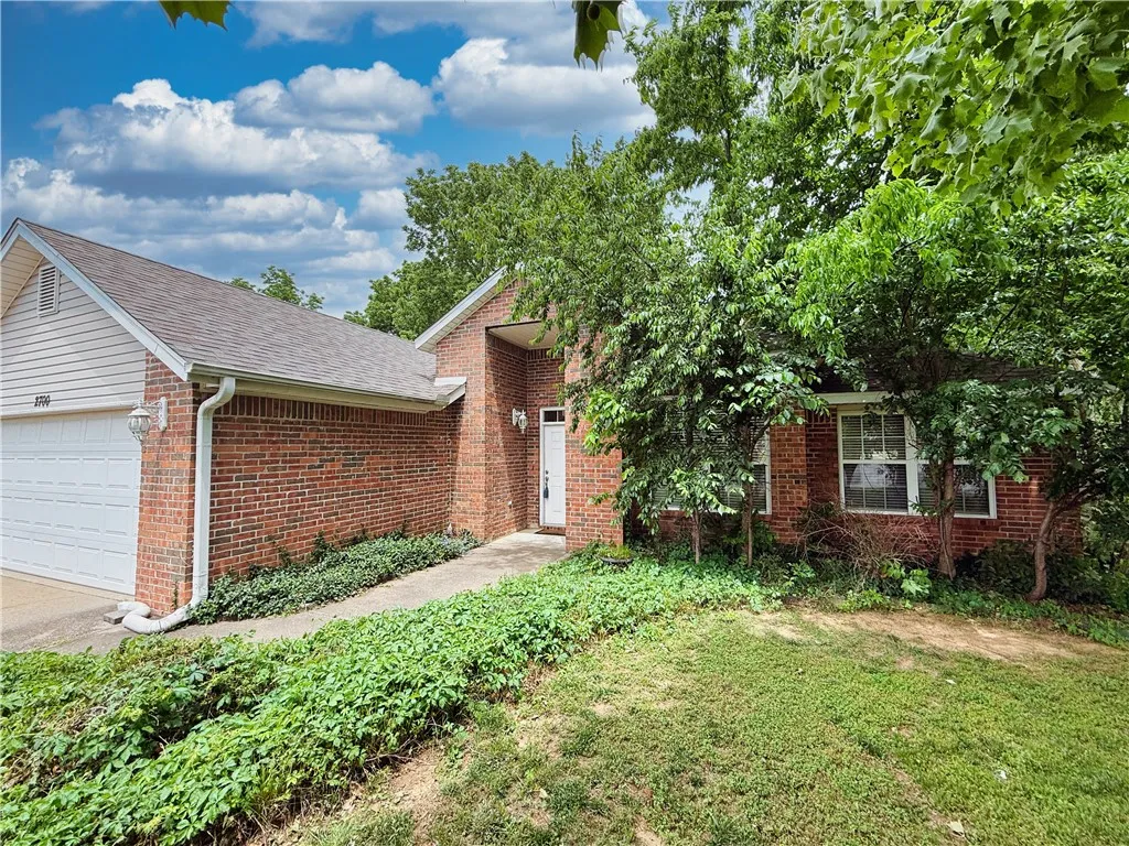 Bentonville, Arkansas 72712, United States, 3 Bedrooms Bedrooms, ,2 BathroomsBathrooms,Residential,Pending,132309