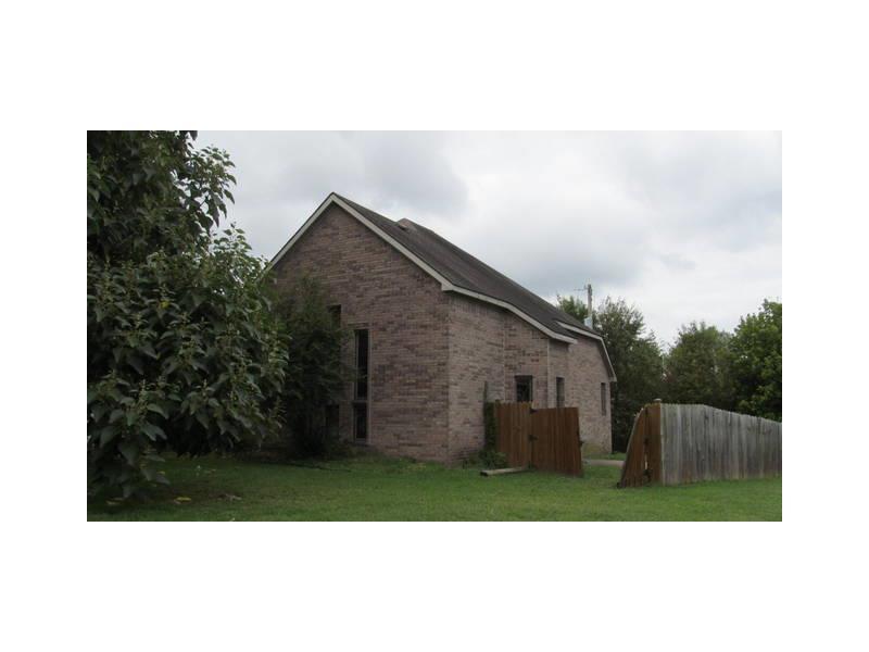 All offers must be submitted by the buyer’s agent using the online offer management system. Access the system via the link below. A technology fee will apply to the buyer’s agent upon consummation of a sale. Offer link to property: www.spsreo.com/?c=88OC. 3/2 bank owned home on cul-de-sac. Lots of windows in the sunken living room, hardwood flooring, tile, carpet, skylight in master bath with separate whirlpool tub/shower. Backyard features additional concrete patio, deck,fencing & storage building.