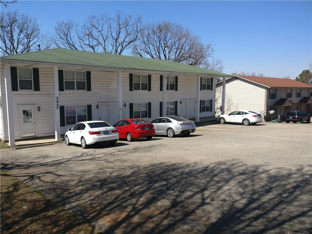2 bedroom 1-1/2 bath townhouse at 2437 Brophy Avenue Walk-in closet. Self-cleaning stove, refrigerator, ceiling fans throughout. Laundry on site for 4 units only. Broker owned Seeking 600 minimum FICO score $25 application fee per adult applicant. This unit is occupied please request video to watch before onsite viewing.