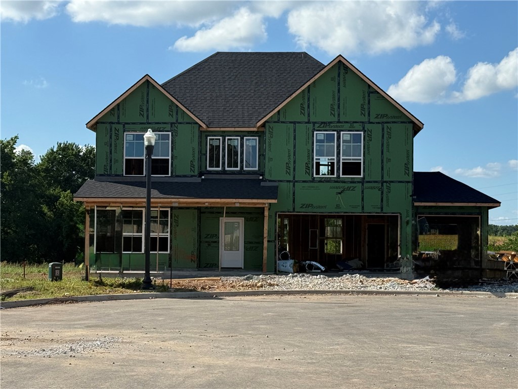 Ivy floor plan! Home upgrades include cabinets to ceiling in designer kitchen, gas range, designer finishes, converted game room into spacious 4th bedroom and a study downstairs. Home features three full bathrooms and an open concept living/kitchen/dining area. Third car garage included.