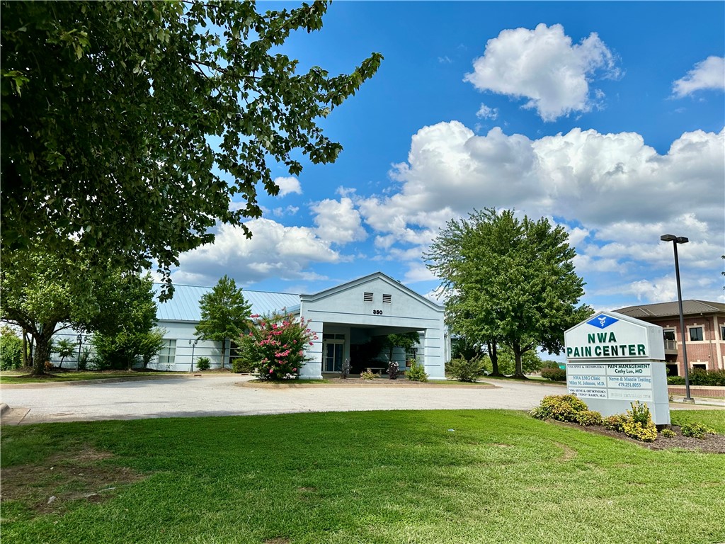 Located in the heart of Fayettevilleās medical and office corridor, just two blocks east of Washington Regional Medical Center, with quick access to I-49. This move-in ready suite offers a great price with all utilities, property taxes, insurance, and maintenance includedāno additional costs. The space features 7 private office rooms, a front desk/reception area, a shared meeting room, and a shared break room.
Ideal for a family doctorās office, physiotherapy clinic, chiropractic practice, massage therapy, or psychological counseling center. It can also be adapted for any office connected with healthcare services or health-related products.
This is a multi-tenant medical office with two pain specialists already in place; one of them practices only one day a week, providing an excellent opportunity for cross-referrals and professional synergy.