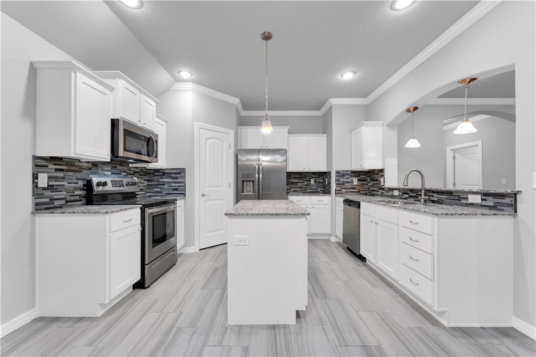 Chelsea Point Ii Rogers - Residential