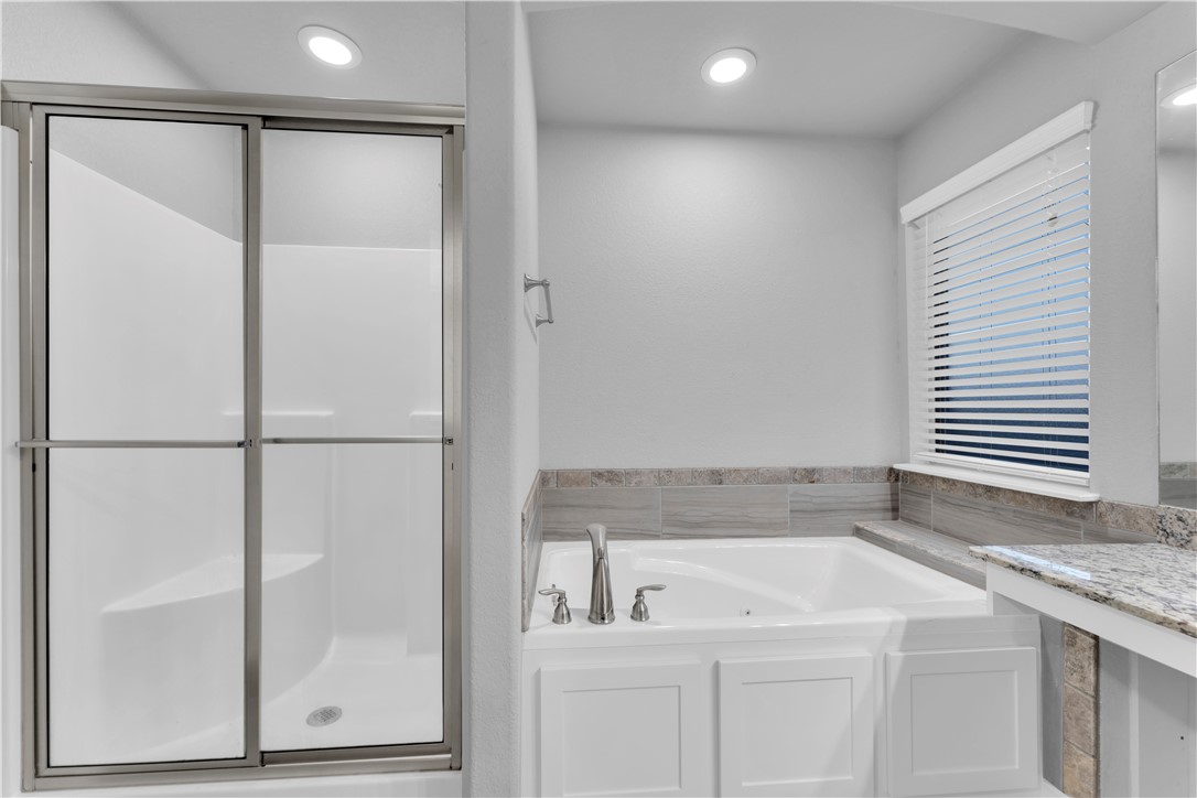 Chelsea Point Ii Rogers - Residential