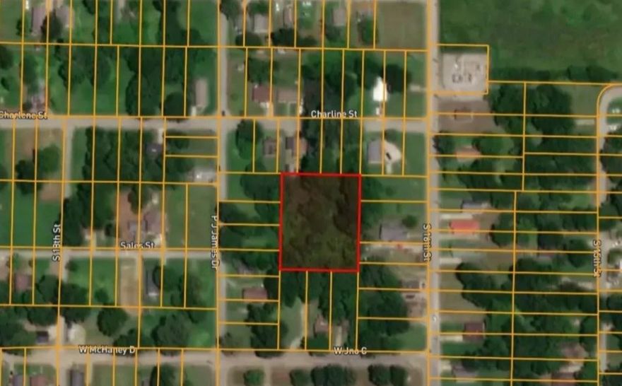 This .62 (+/-) acre center lot in Blytheville, Arkansas of Mississippi County is perfect for an investor or someone who wants to extend their exterior lot. It is landlocked. Property conveys with a Limited Warranty Deed. No owner financing available. Call or text for more information.