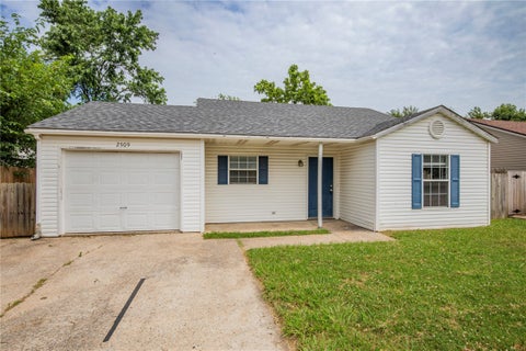 Photo of 2509 Parkcrest Drive, Bentonville, AR 72712 (MLS # 1355410)