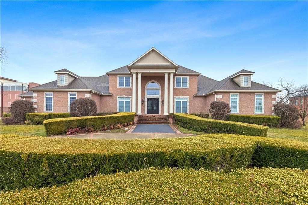 High end custom home with 5000 sq ft with room to entertain, Unique opportunity for a short term executive lease!. Sitting Over 4 acres in prime Rogers Pinnacle area, opportunities like this for lease don't come around often. Lease term can be negotiable but minimum is six months, perfect for someone moving to the area while getting settled or building their own custom home. Call list agent for more details.