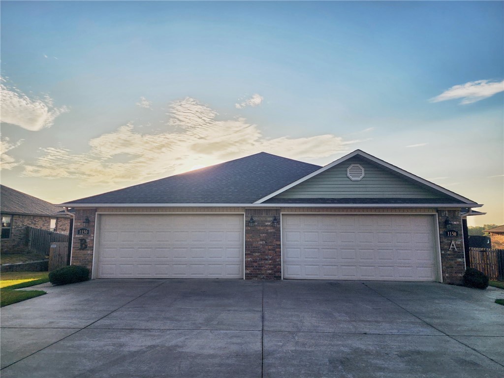 Investorās Dream in Barling! This spacious duplex at 1150 Spring Hill, Barling, AR 72923 offers incredible income potential. Each unit features 3 bedrooms, 2 bathrooms, and a 2-car garage. One side has been rented long-term, while the other has operated successfully as a short-term Airbnb, giving you flexibility and multiple income stream options. Whether youāre looking for steady rental income, a house-hack opportunity, or to expand your portfolio, this property is a rare find. Conveniently located near shopping, schools, and easy highway access.