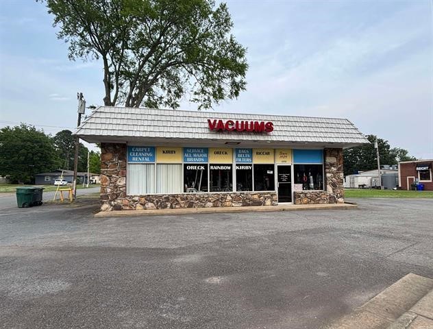 This high-traffic property near Downtown Conway will make the perfect new home for your business!