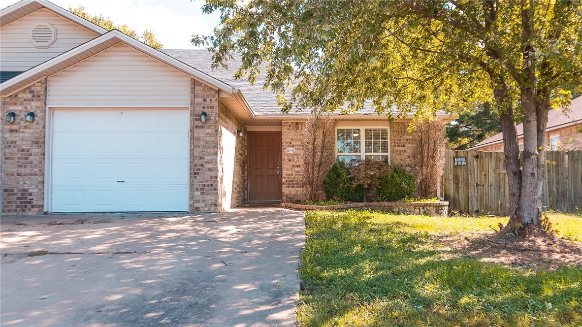 Tucked away on quiet street east of downtown Springdale 2 blocks away from Parsons Hills Elementary school and easy access to the Razorback Greenway Bike path to downtown, dining and entertainment. This 3 bedroom 2 bathroom home is an affordable way get a fenced in yard close to downtown with a large covered back patio. Small updates and paint touch up to come!