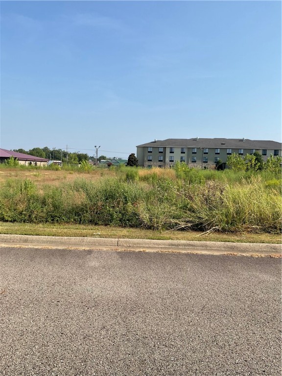 Great Commercial property with high traffic count. Start your dream business here.