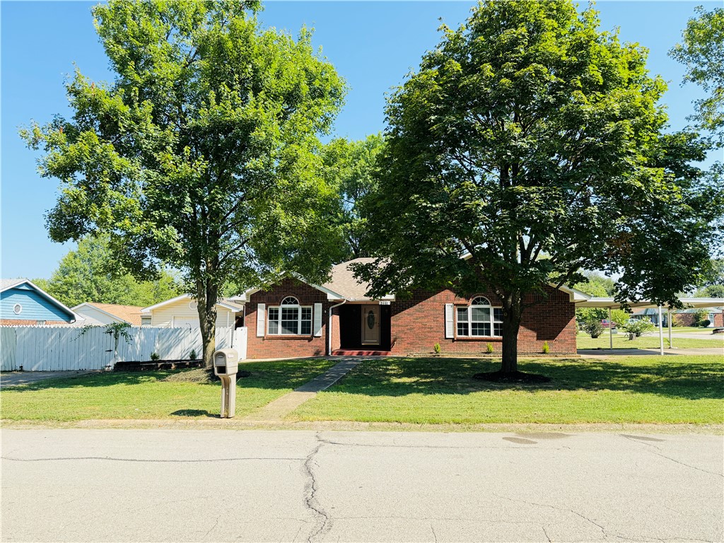 Welcome to 2111 Twin Springs, a warm, refreshed home in the heart of Siloam Springs thatās ready for your family to move in! You'll love the fresh feel throughout the house, with new flooring, new ceiling fans , updated lighting, fresh paint, and some new windows that brighten every room.
Outside, enjoy new professional landscaping that enhances curb appeal and provides a welcoming outdoor space. For safety, security & peace of mind the home includes a large, in-ground tornado shelterāa rare and valuable feature in NW Arkansas, especially in the spring when the weather can get hairy.
If you're looking for comfort, safety, and room to grow, this home checks all the boxes. Come see why 2111 W Twin Springs is the perfect place for your next chapter!